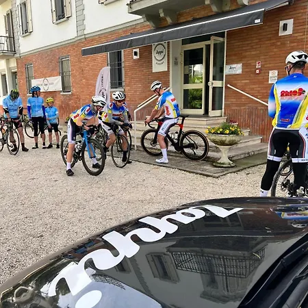 Zappi Cycling 3*